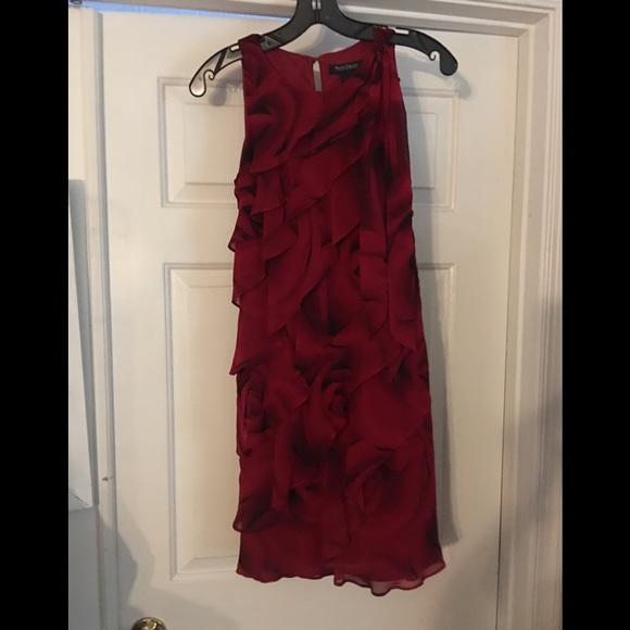 Red dress - Picture 1 of 3